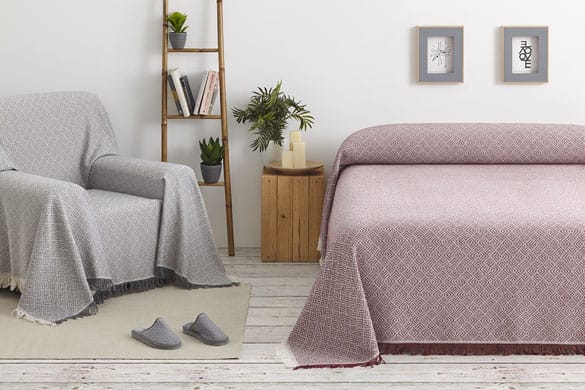 Belmarti Formentera foulard als sprei op een zitmeubel